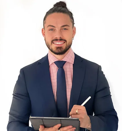 Charles Baillargeon, fondateur de CB Telecom, reconnu pour son leadership et son expertise en solutions technologiques.